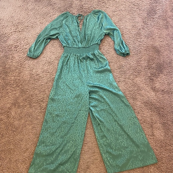 2 FOR $20 Andrew Marc Satin Green Wide Leg Crop Jumpsuit Evergreen M NEW $108 - Picture 3 of 9